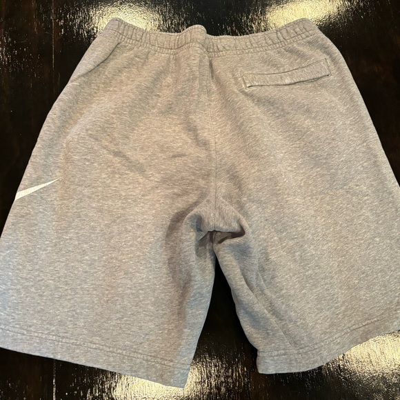 Men’s Nike short - Picture 2 of 2